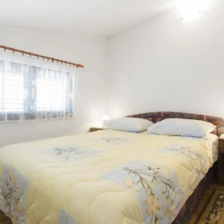 Milans Apartment Razanj